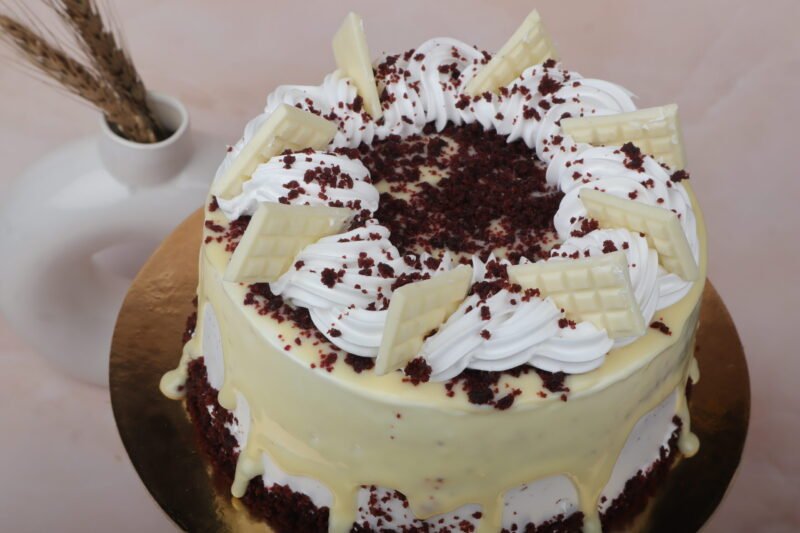 Red velvet White chocolate mousse